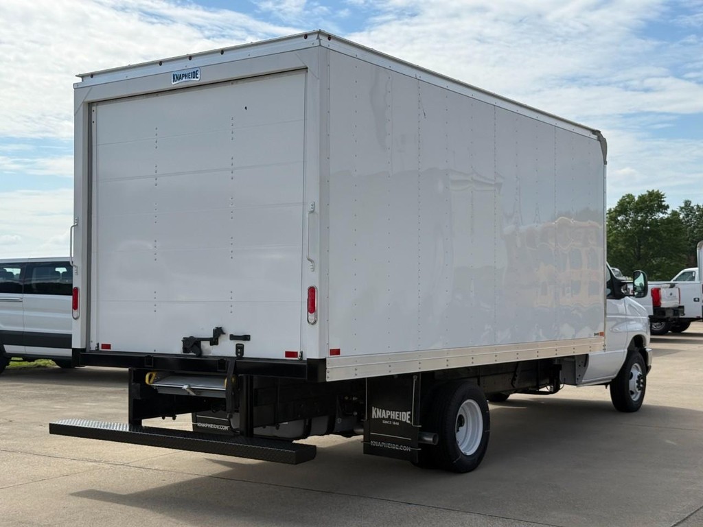 Ford E-Series Cutaway Vehicle Full-screen Gallery Image 5