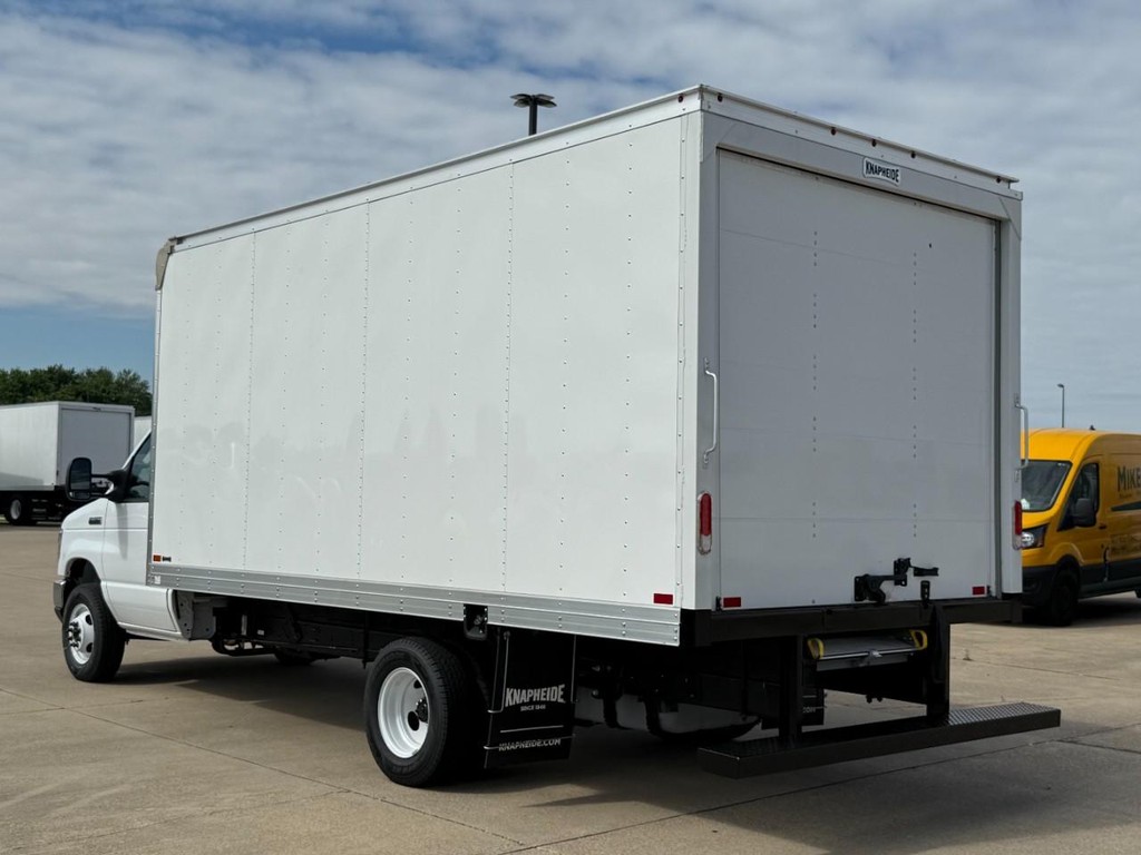 Ford E-Series Cutaway Vehicle Full-screen Gallery Image 7