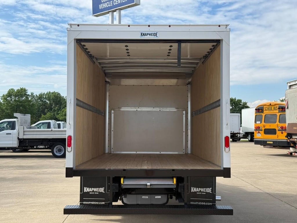 Ford E-Series Cutaway Vehicle Full-screen Gallery Image 17