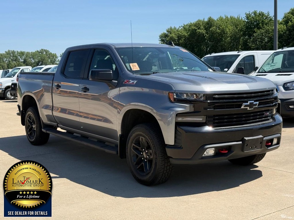 Chevrolet Silverado 1500 Vehicle Full-screen Gallery Image 3