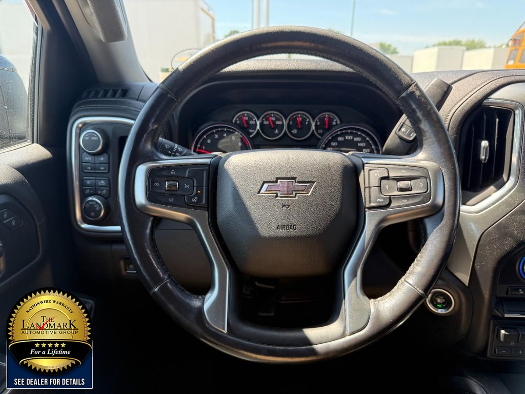 Chevrolet Silverado 1500 Vehicle Full-screen Gallery Image 18