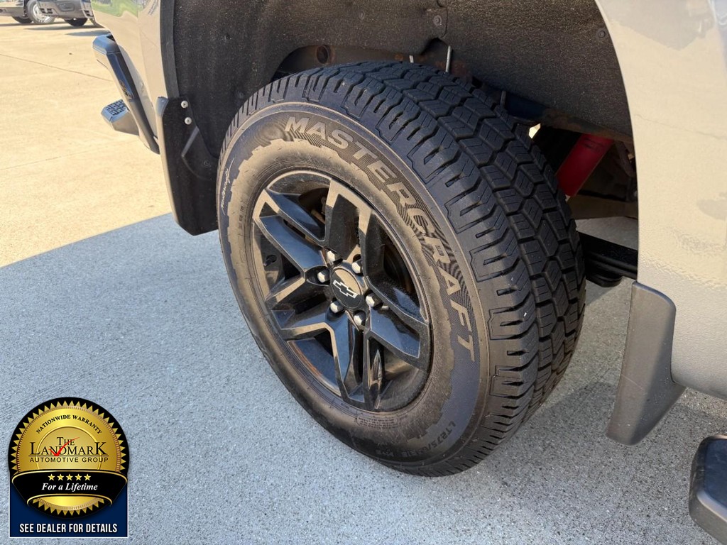 Chevrolet Silverado 1500 Vehicle Full-screen Gallery Image 21