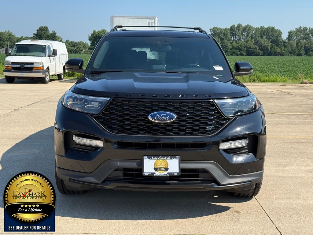 Ford Explorer Vehicle Full-screen Gallery Image 02