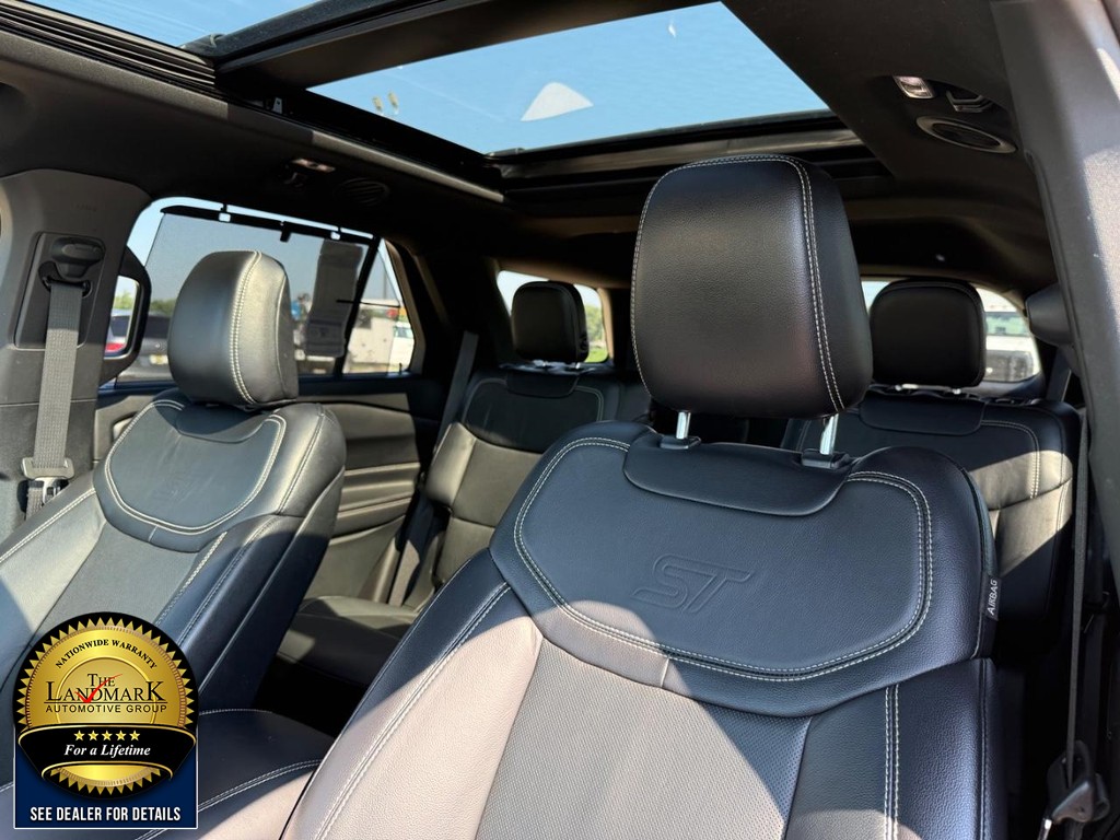 Ford Explorer Vehicle Full-screen Gallery Image 09