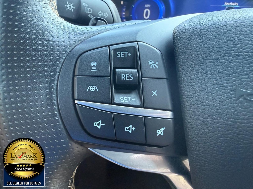 Ford Explorer Vehicle Full-screen Gallery Image 10