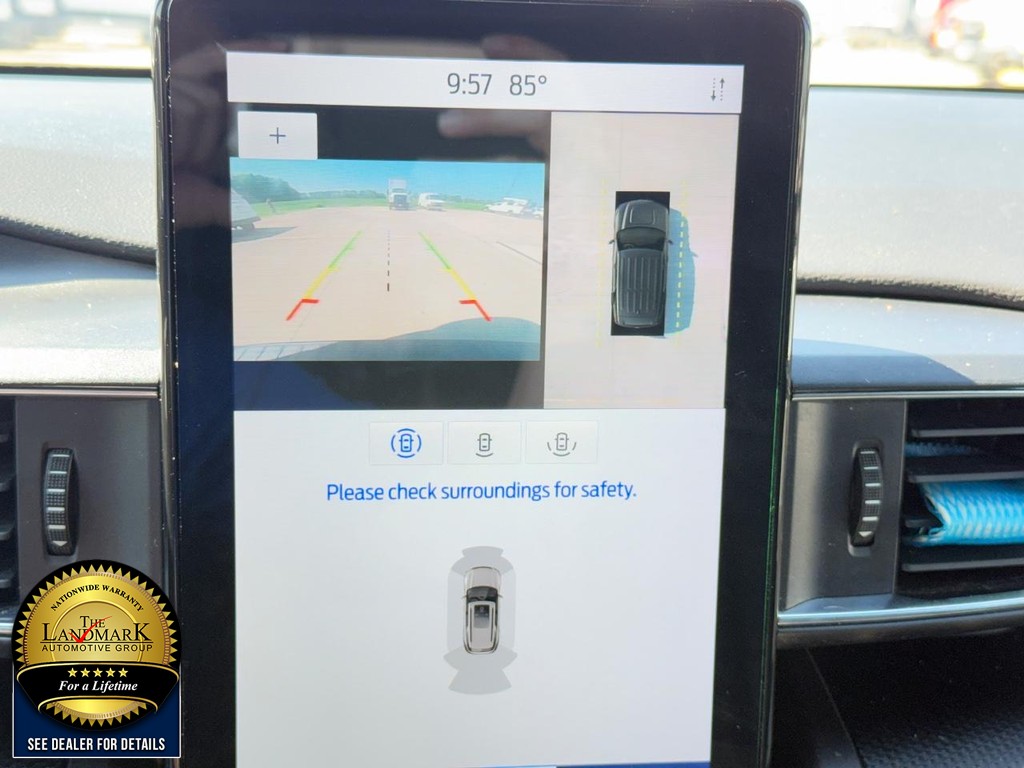 Ford Explorer Vehicle Full-screen Gallery Image 13