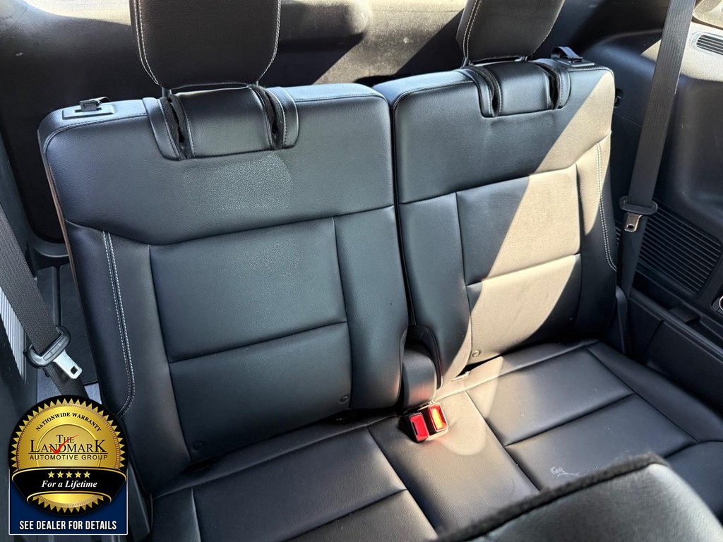 Ford Explorer Vehicle Full-screen Gallery Image 18