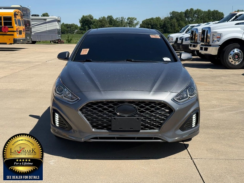 Hyundai Sonata Vehicle Full-screen Gallery Image 2