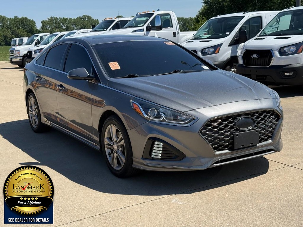 Hyundai Sonata Vehicle Full-screen Gallery Image 3