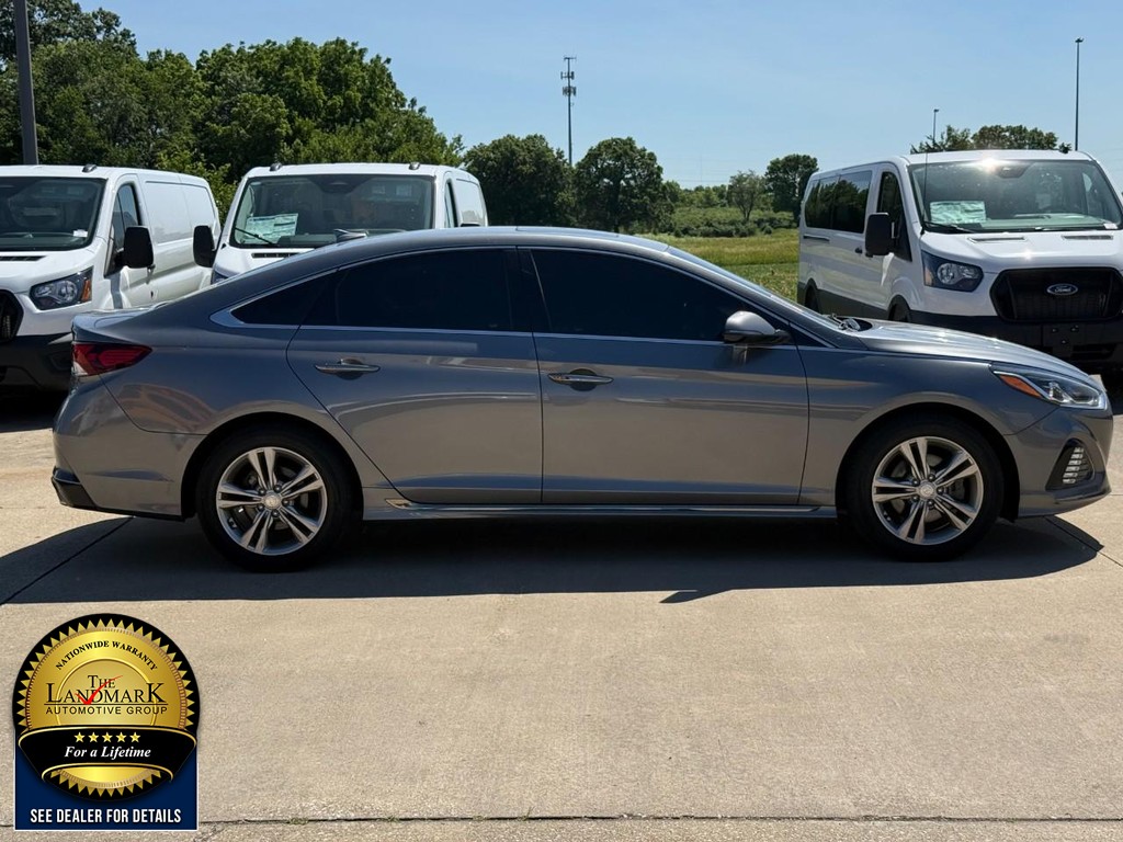 Hyundai Sonata Vehicle Full-screen Gallery Image 4