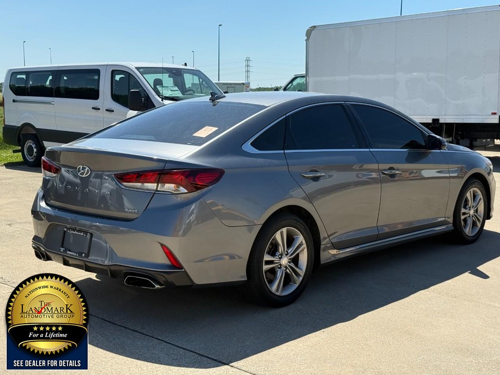 Hyundai Sonata Vehicle Full-screen Gallery Image 5