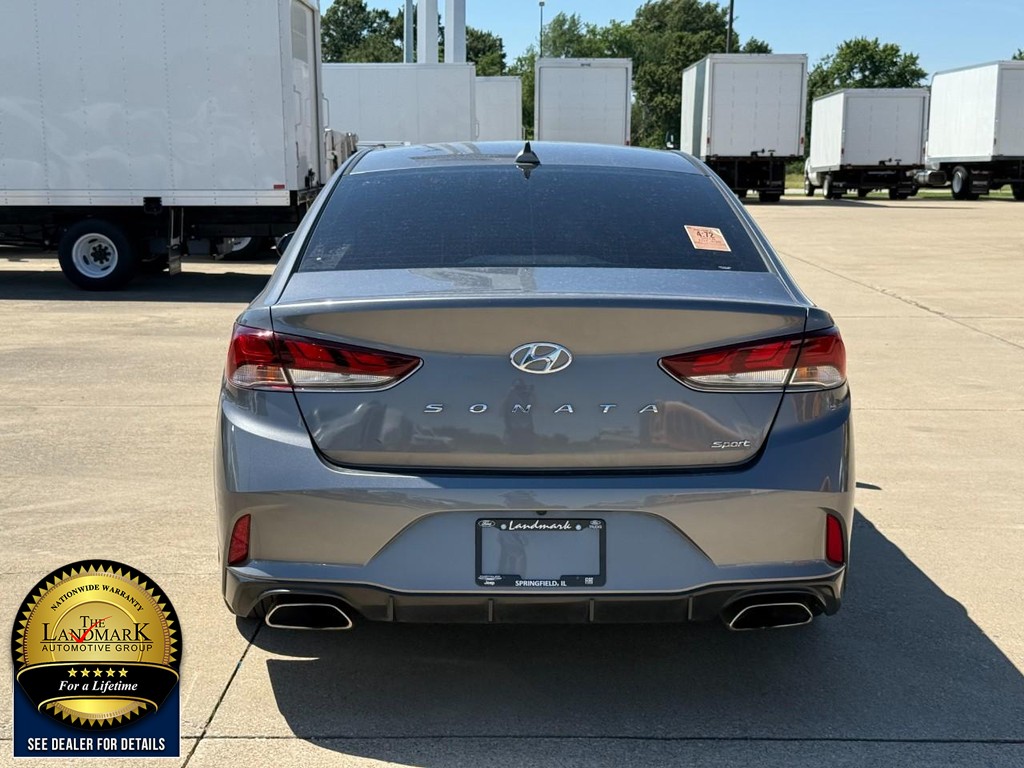 Hyundai Sonata Vehicle Full-screen Gallery Image 6