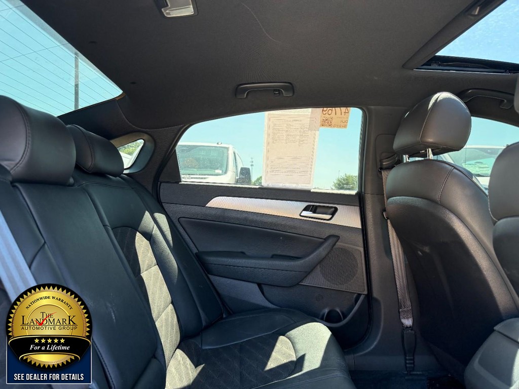 Hyundai Sonata Vehicle Full-screen Gallery Image 15