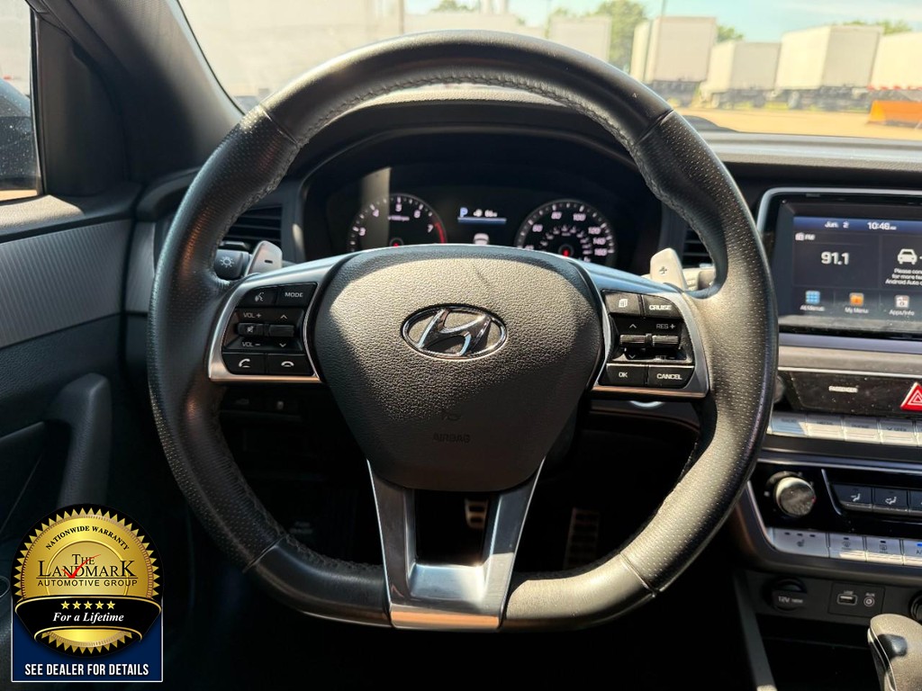 Hyundai Sonata Vehicle Full-screen Gallery Image 16