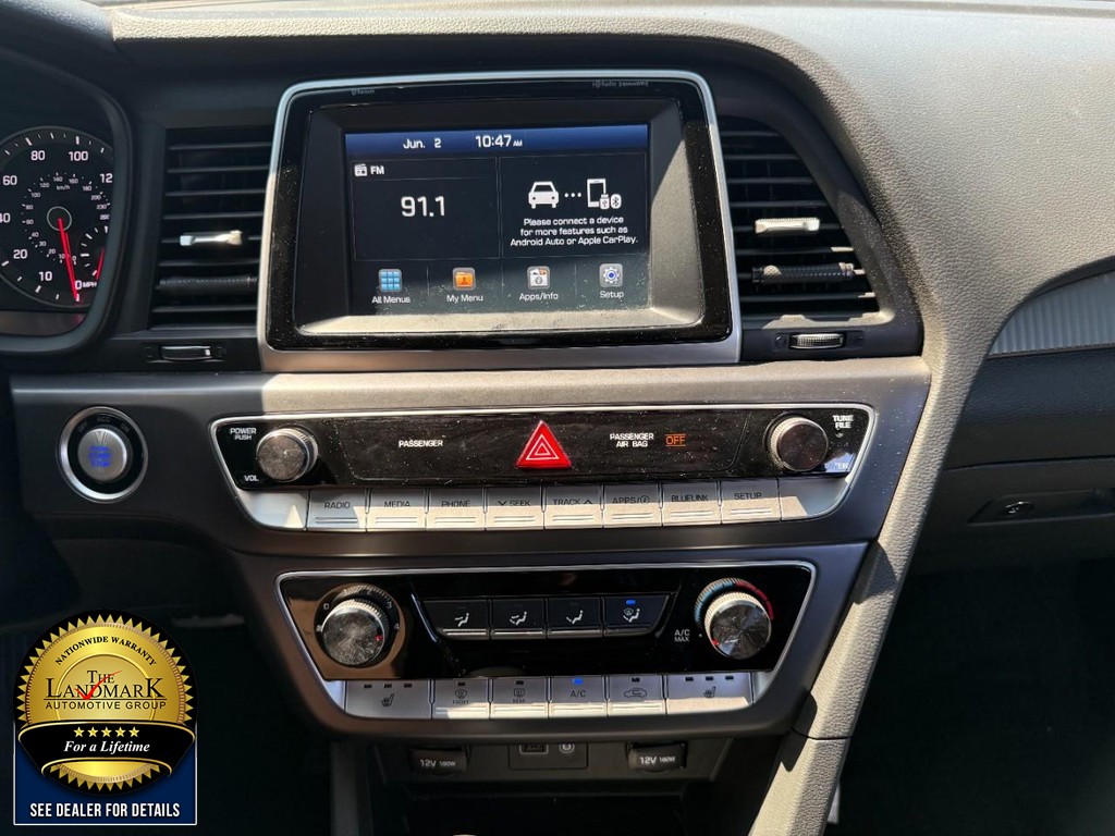 Hyundai Sonata Vehicle Full-screen Gallery Image 17