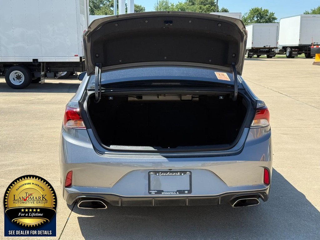 Hyundai Sonata Vehicle Full-screen Gallery Image 18