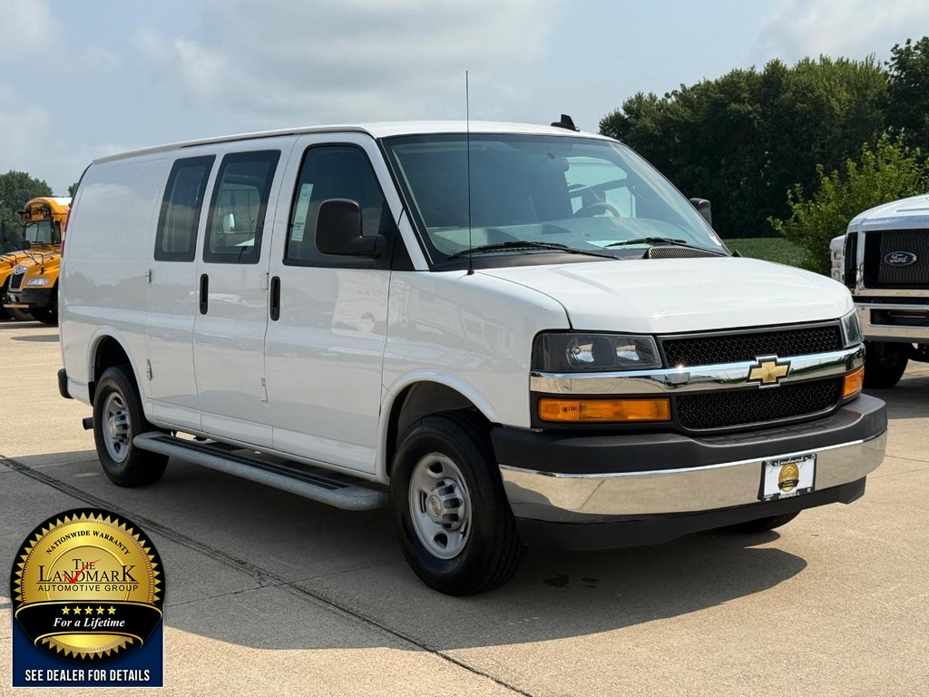 Chevrolet Express Cargo Van Vehicle Full-screen Gallery Image 3