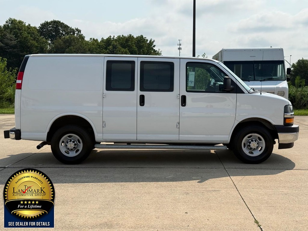 Chevrolet Express Cargo Van Vehicle Full-screen Gallery Image 4