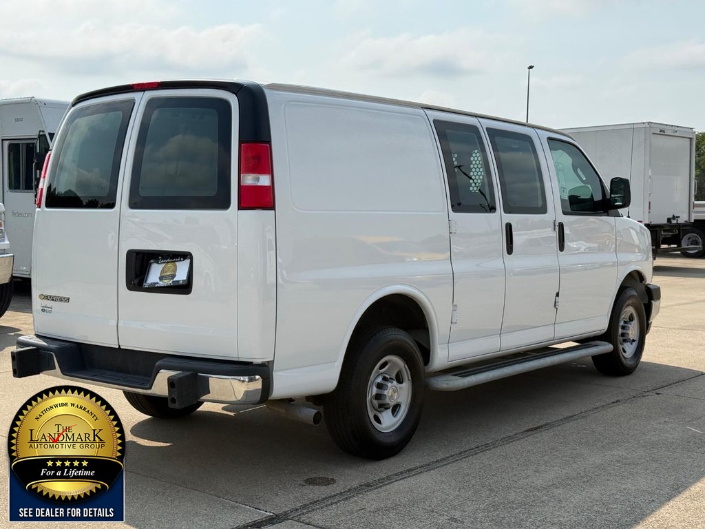 Chevrolet Express Cargo Van Vehicle Full-screen Gallery Image 5