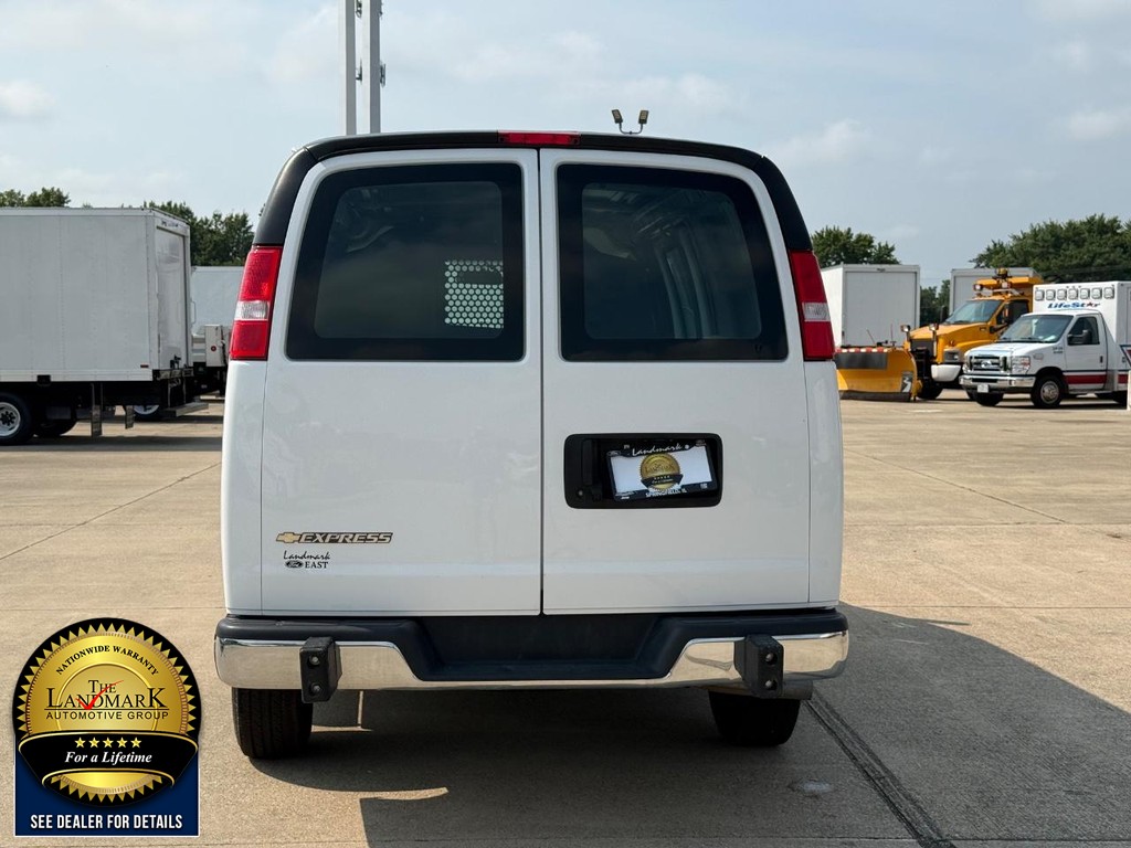 Chevrolet Express Cargo Van Vehicle Full-screen Gallery Image 6