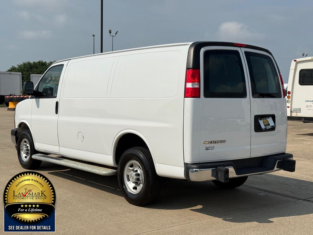 Chevrolet Express Cargo Van Vehicle Full-screen Gallery Image 7