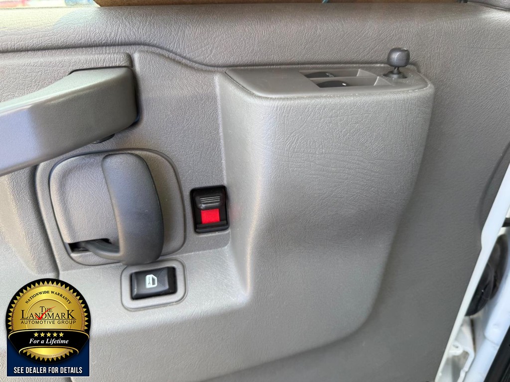 Chevrolet Express Cargo Van Vehicle Full-screen Gallery Image 8