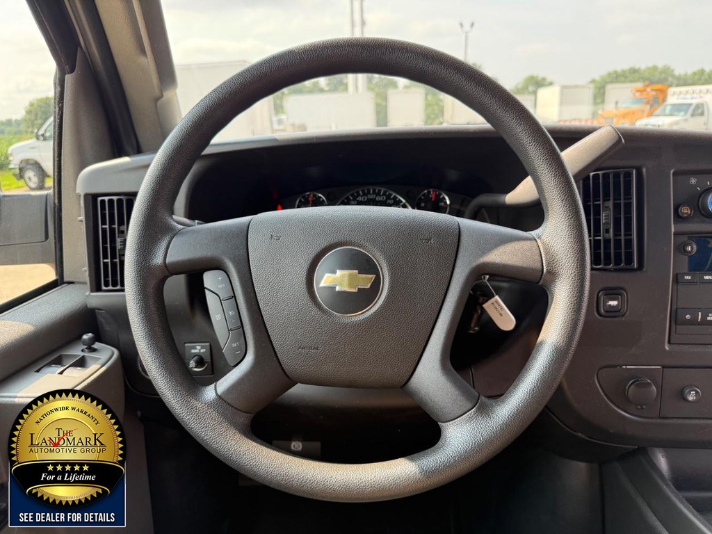 Chevrolet Express Cargo Van Vehicle Full-screen Gallery Image 16
