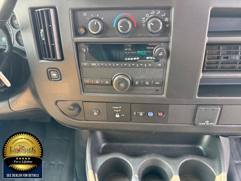 Chevrolet Express Cargo Van Vehicle Full-screen Gallery Image 17