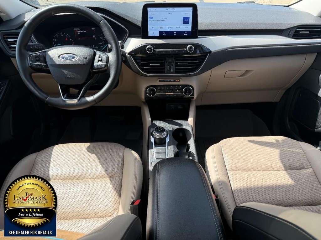 Ford Escape Vehicle Full-screen Gallery Image 16
