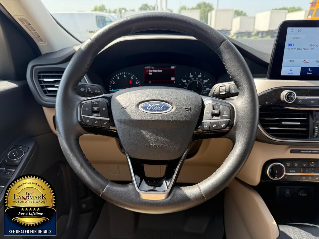 Ford Escape Vehicle Full-screen Gallery Image 17