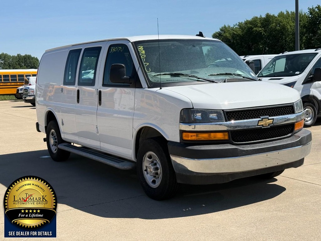 Chevrolet Express Cargo Van Vehicle Full-screen Gallery Image 3
