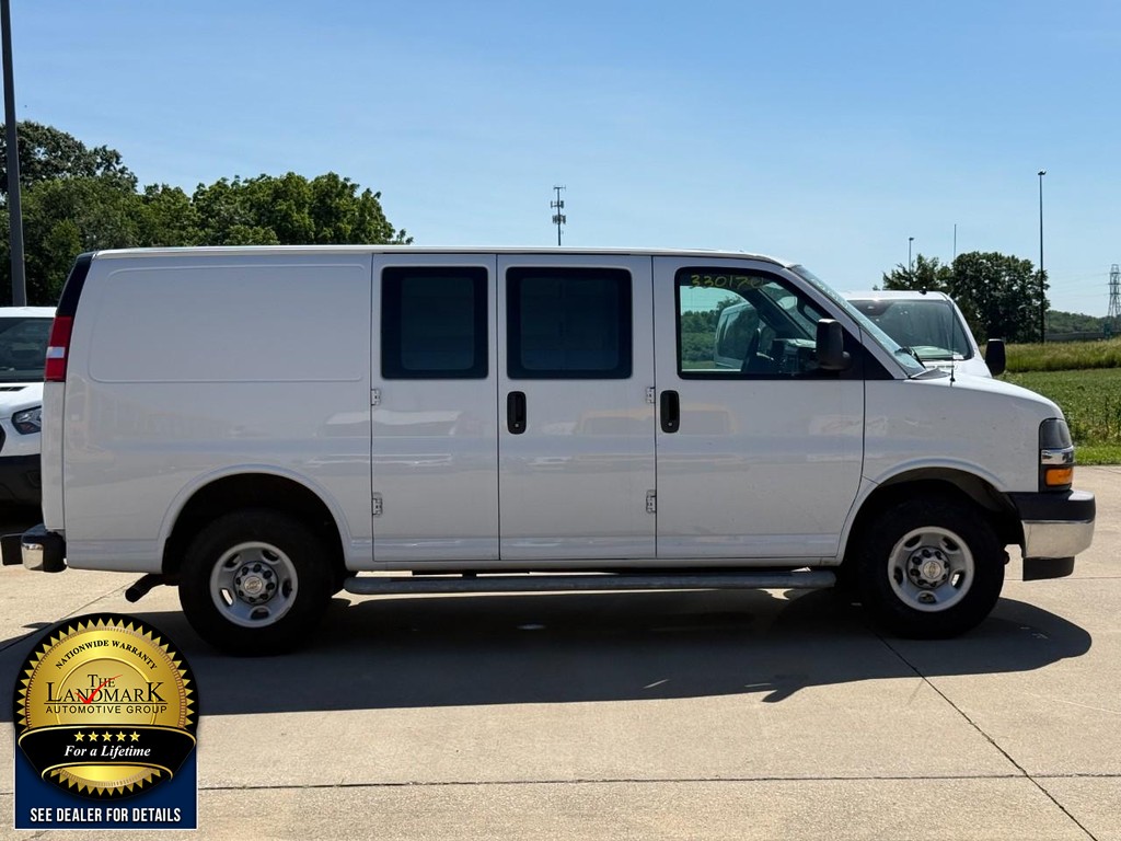 Chevrolet Express Cargo Van Vehicle Full-screen Gallery Image 4