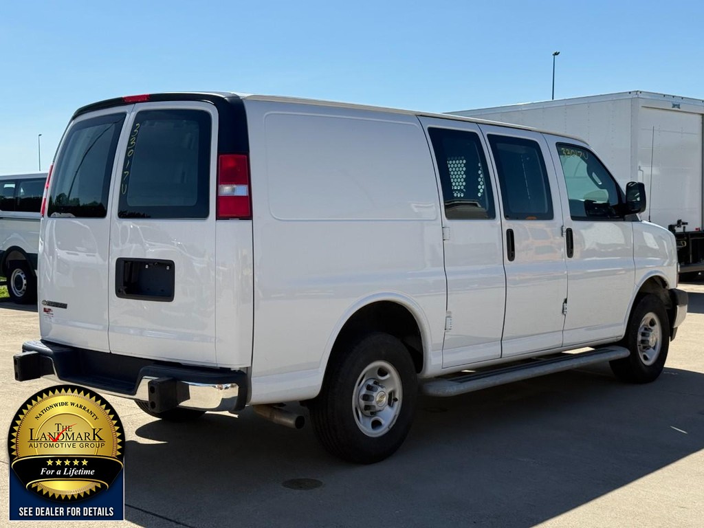 Chevrolet Express Cargo Van Vehicle Full-screen Gallery Image 5