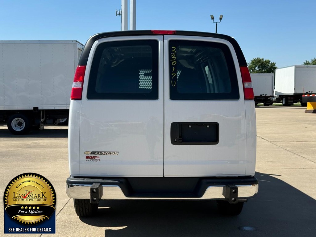 Chevrolet Express Cargo Van Vehicle Full-screen Gallery Image 6