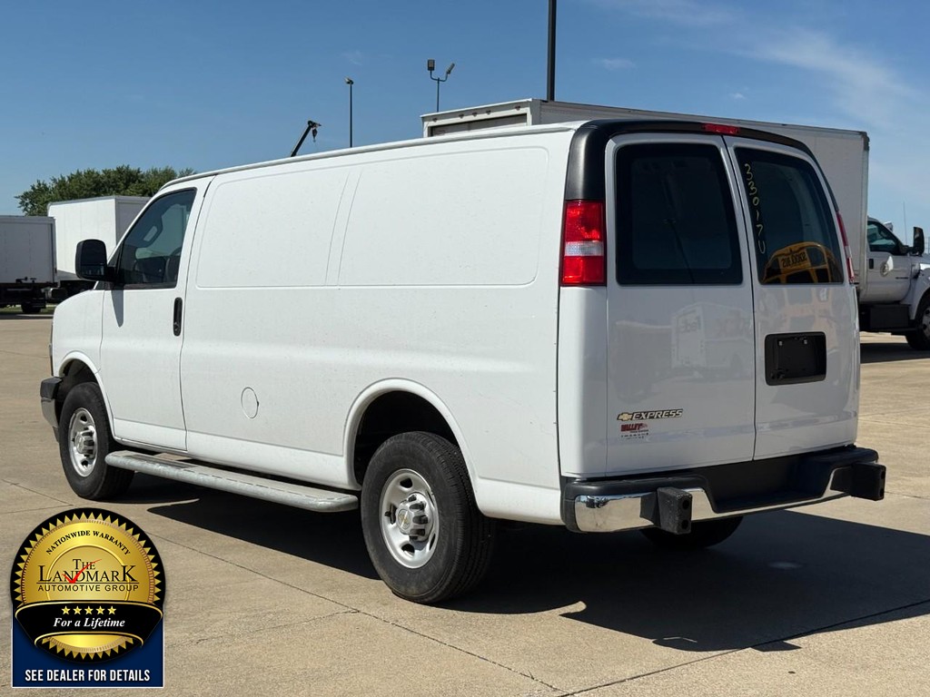 Chevrolet Express Cargo Van Vehicle Full-screen Gallery Image 7