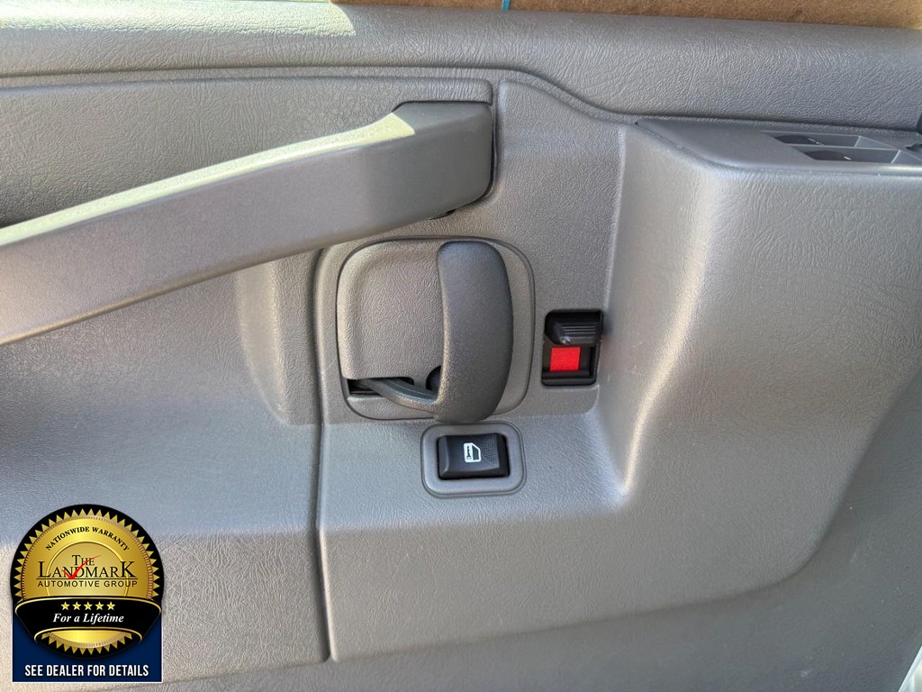 Chevrolet Express Cargo Van Vehicle Full-screen Gallery Image 8