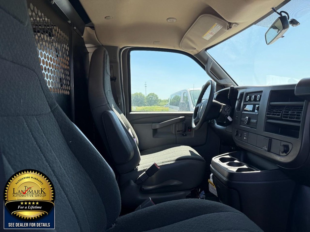 Chevrolet Express Cargo Van Vehicle Full-screen Gallery Image 14