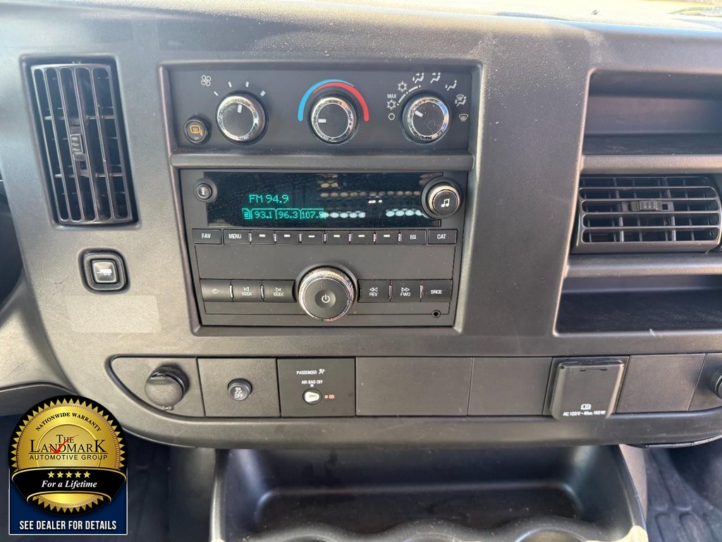 Chevrolet Express Cargo Van Vehicle Full-screen Gallery Image 16