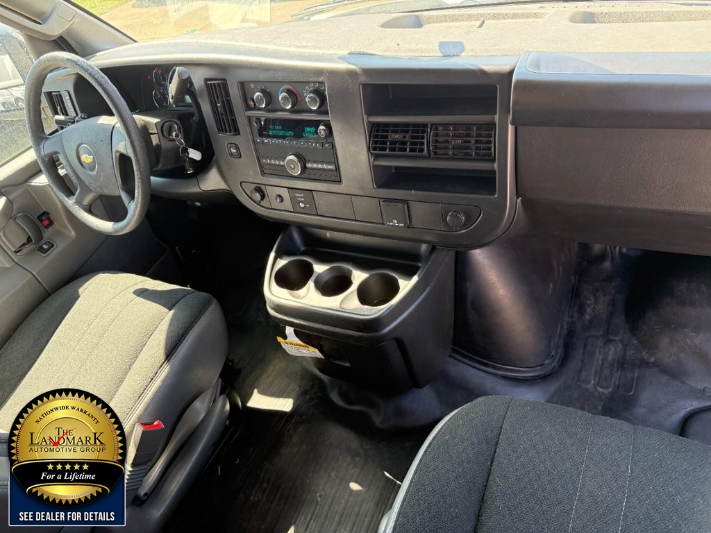Chevrolet Express Cargo Van Vehicle Full-screen Gallery Image 17