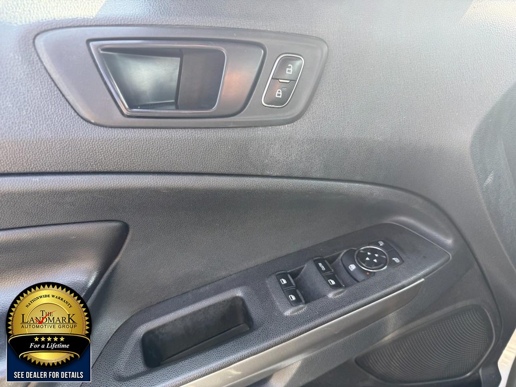 Ford EcoSport Vehicle Full-screen Gallery Image 08
