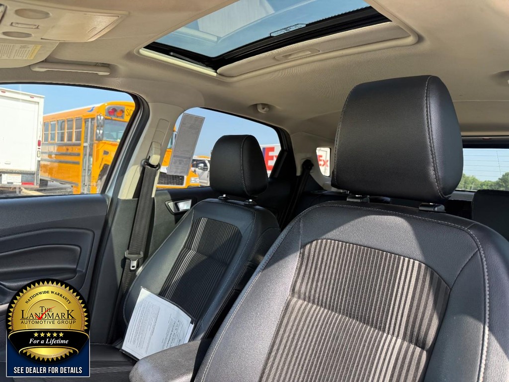 Ford EcoSport Vehicle Full-screen Gallery Image 09