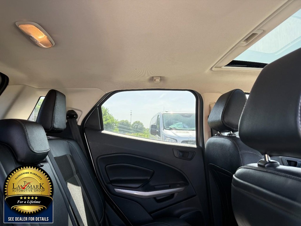 Ford EcoSport Vehicle Full-screen Gallery Image 16