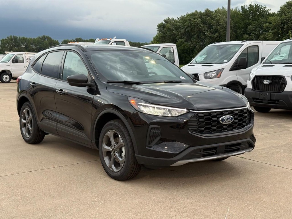 Ford Escape Vehicle Full-screen Gallery Image 3