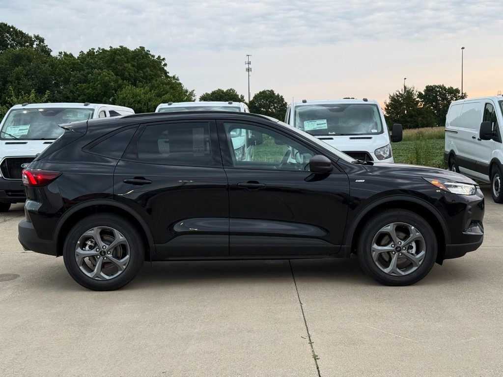 Ford Escape Vehicle Full-screen Gallery Image 4