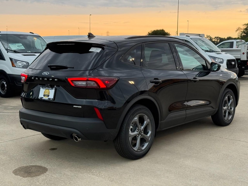 Ford Escape Vehicle Full-screen Gallery Image 5