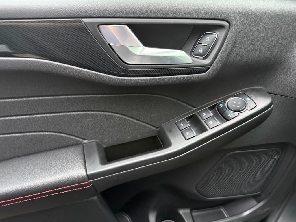 Ford Escape Vehicle Full-screen Gallery Image 8