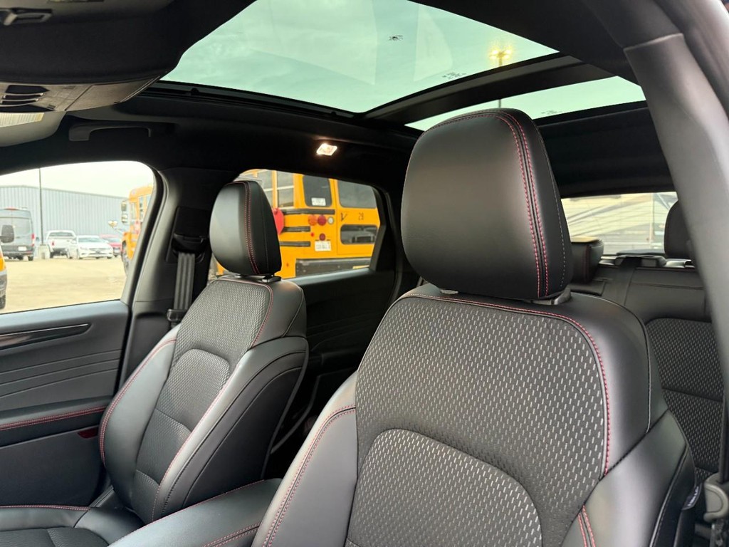 Ford Escape Vehicle Full-screen Gallery Image 9