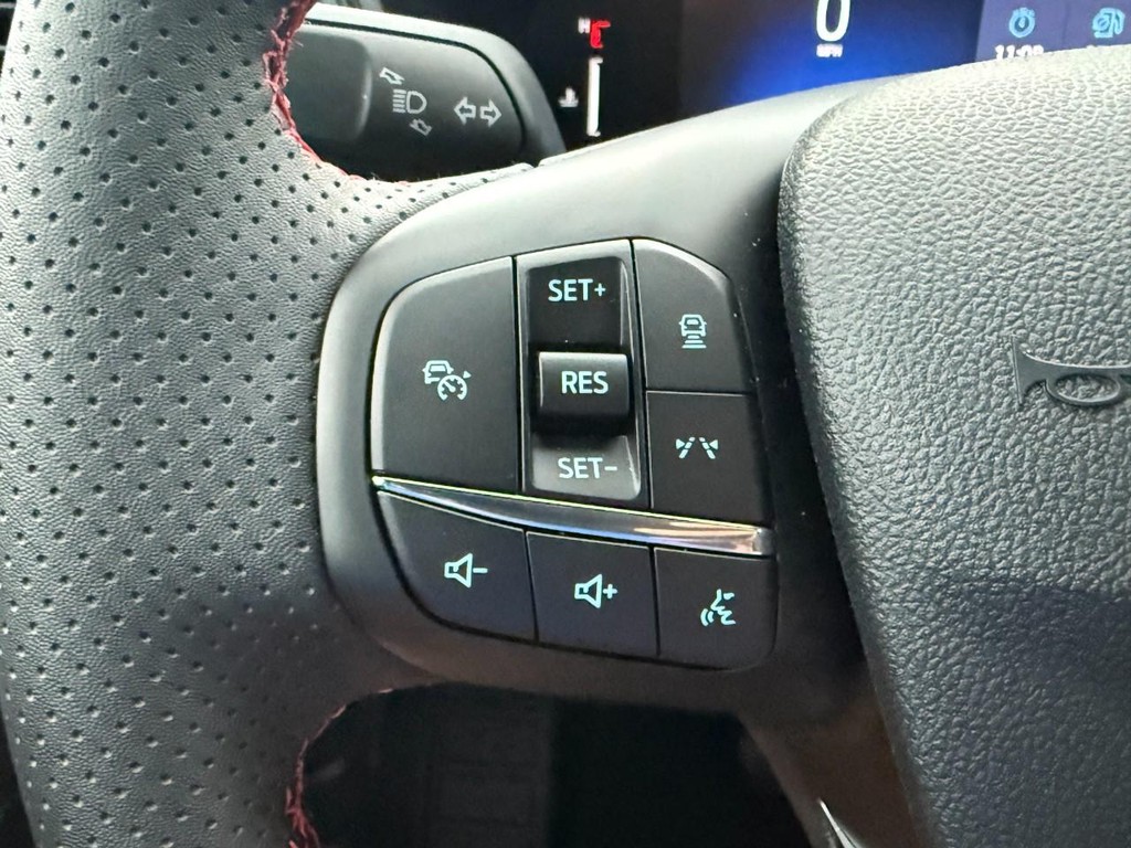 Ford Escape Vehicle Full-screen Gallery Image 10
