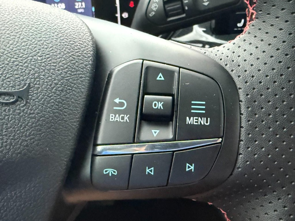 Ford Escape Vehicle Full-screen Gallery Image 11
