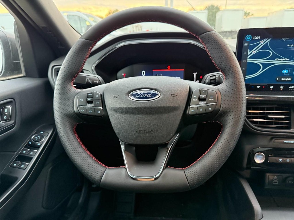 Ford Escape Vehicle Full-screen Gallery Image 19